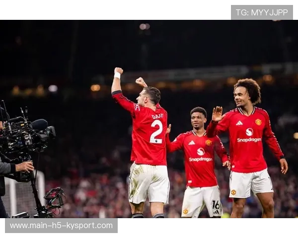 曼联进攻毫无亮点！齐尔克泽未来恐与球队无缘